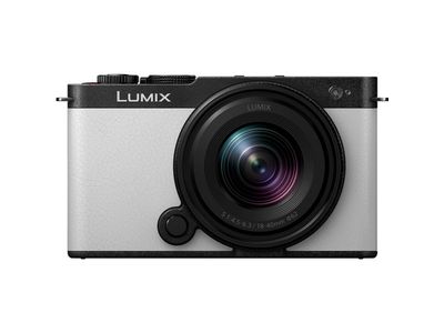 LUMIX S9 Smokey White + S 18-40mm f/4.5-6.3