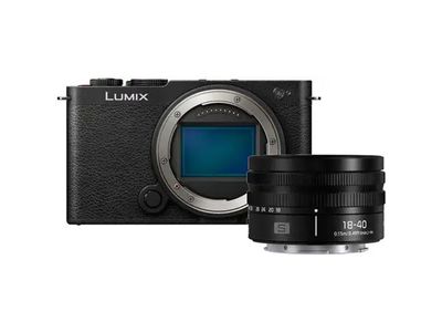 LUMIX S9 Jet Black + S 18-40mm f/4.5-6.3
