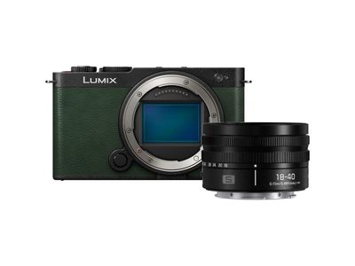LUMIX S9 Dark Olive + S 18-40mm f/4.5-6.3