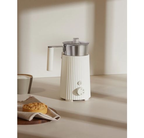 Plissé Multi-function induction milk frother in thermoplastic resin, white. Jug in 18/10 stainless steel. English plug. 600 W  Alessi