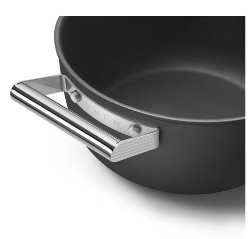 Casserole avec couvercle en verre 24 cm noir  Smeg