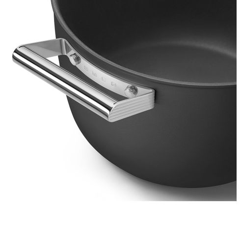 Casserole avec couvercle en verre 26 cm noir  Smeg