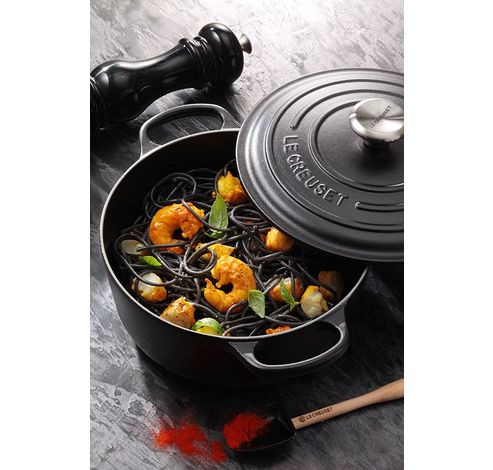 Cocotte ronde en fonte intérieur noir 18cm 1,8L noir  Le Creuset