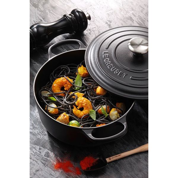 Le Creuset Gietijzeren Ronde cocotte met zwart interieur 20cm 2,4L Mat Zwart