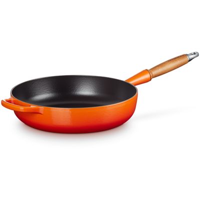 Sauteuse Signature in Geëmailleerd Gietijzer met Houten Handvat 28cm 3,6l Oranjerood  Le Creuset