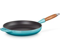 Koekenpan Signature in Geëmailleerd Gietijzer met Houten Handvat 28cm 2,6l Caribbean Blue Le Creuset