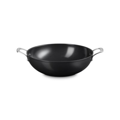 Essential Non-Stick Ceramic Wok met 2 Hulphandvaten 32cm 6,0l Zwart  Le Creuset