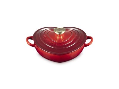 Campagnard Tradition hart in Geëmailleerd Ijzer  met goudkleurige hartvormige knop in RVS 20cm Kersenrood