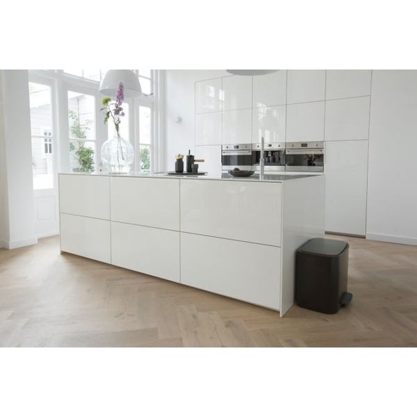 Brabantia Bo pedaalemmer 36 liter met kunststof binnenemmer Matt Black