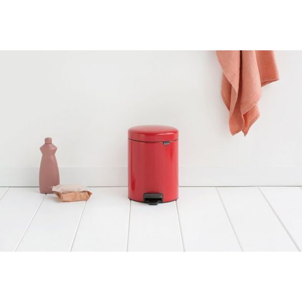 Brabantia newIcon pedaalemmer 5 liter met kunststof binnenemmer Passion Red