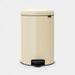 Brabantia newIcon pedaalemmer 20 liter met kunststof binnenemmer Almond