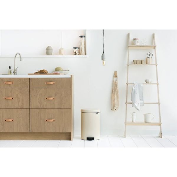 Brabantia newIcon pedaalemmer 20 liter met kunststof binnenemmer Almond