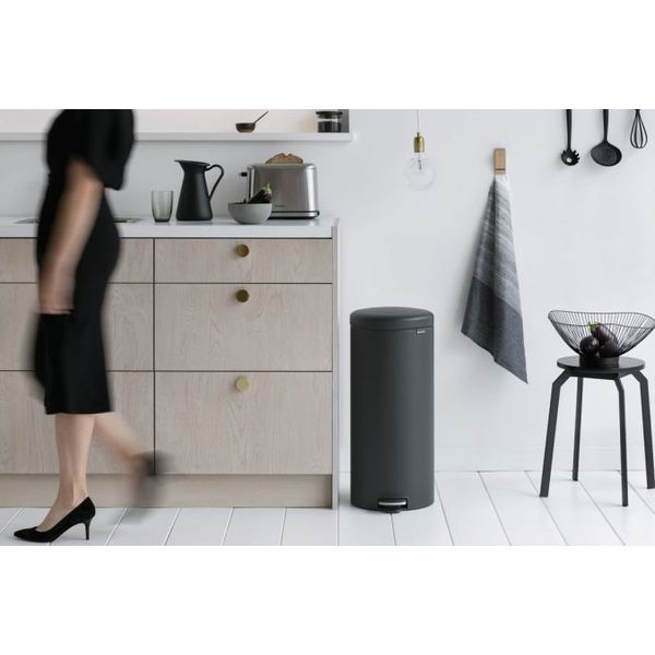 Brabantia newIcon pedaalemmer 30 liter met kunststof binnenemmer Mineral Infinite Grey