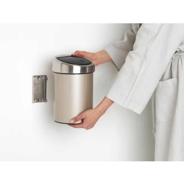 Brabantia Touch Bin wandafvalemmer 3 liter met kunststof binnenemmer Champagne / Matt Steel