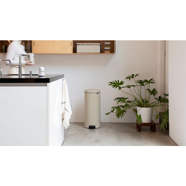 Brabantia NewIcon pedaalemmer 30 liter met kunststof binnenemmer Soft Beige