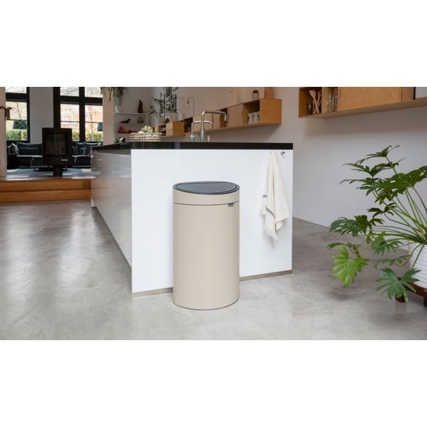 Brabantia Touch Bin afvalemmer 40 liter met kunststof binnenemmer Soft Beige