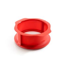 Springvorm uit silicone rood ø 15cm H 7cm met keramisch bord wit ø 15cm 