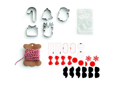 Set voor kerstkoekjes met 5 uitsteekvormen, 20 plastic zakjes, touw en stickers