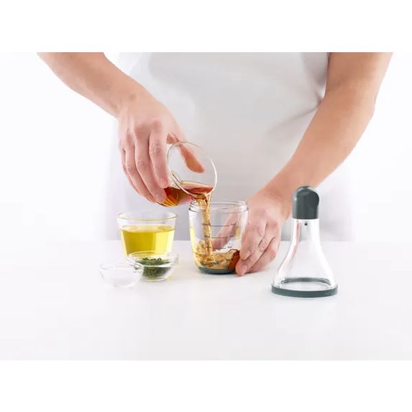 vinaigrette shaker uit silicone en Tritan groen 180ml 