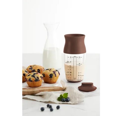 shaker à pâte ou crème en silicone et Tritan brun 700ml  Lékué