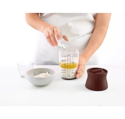 shaker à pâte ou crème en silicone et Tritan brun 700ml  Lékué