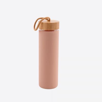 Bouteille en verre avec manchon en silicone rose poudré 600ml  Point-Virgule