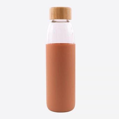 Bouteille en verre avec manchon en silicone cuivre 580ml  Point-Virgule