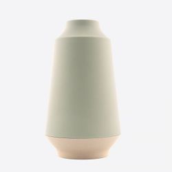 Point-Virgule Vase en fibre de bambou vert sauge et blanc cassé ø 15.1cm H 26.5cm 