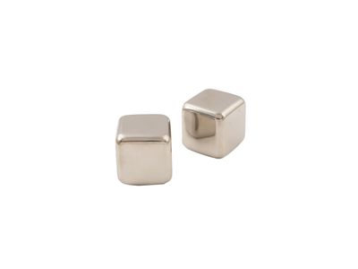 set van 2 herbruikbare ijsblokjes uit rvs met zakje 4x4x4cm