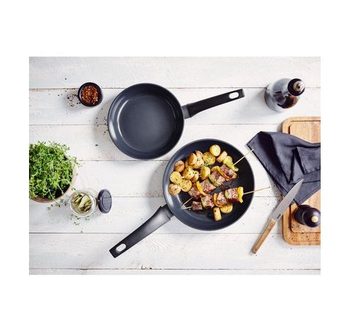 KURO Frying pan 30 cm  Beka