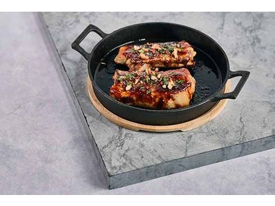 Gratinschotel Gietijzer D20cm Op Plankje 