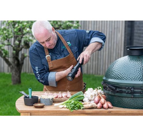 Celebrating The Medium Met Nest Integgrated Handler  Big Green Egg