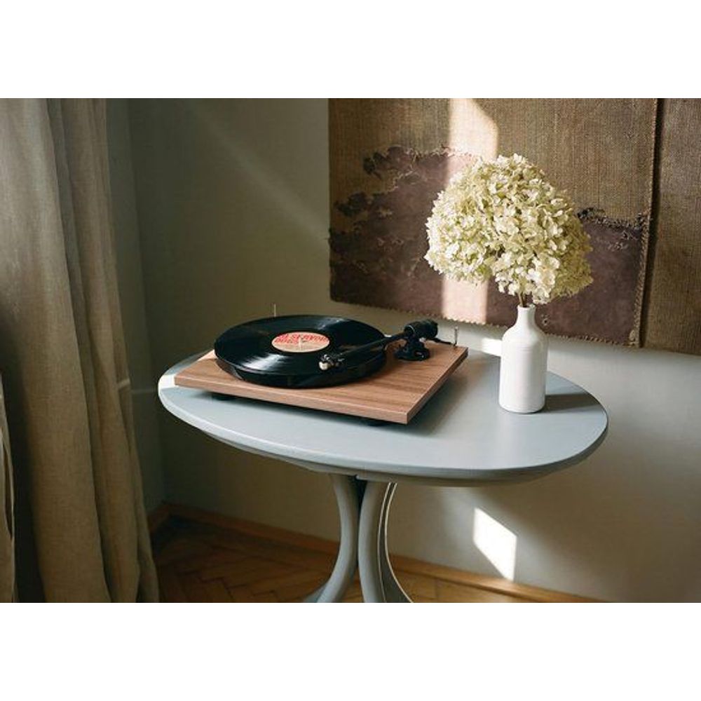 Pro-Ject Platenspeler E1 BT AT3600L Platenspeler Voorversterkt Bluetooth Verzender - Walnoot