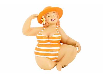 Dame Sitting On Beatch Wit Oranje 11x9 ,5xh15cm Polyresin