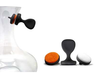 Brosse magnétique pour carafe 2-en-1 