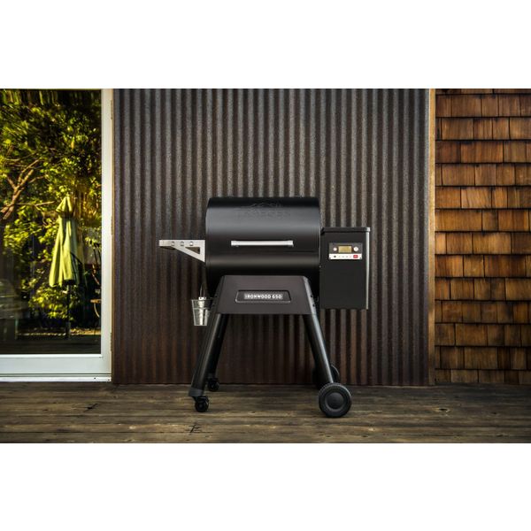 Traeger Ironwood 650 met D2 contoller