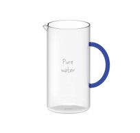 Pichet en verre borosilicate. Contenance 1,3 L. Poignée bleue et inscription Pure water. 