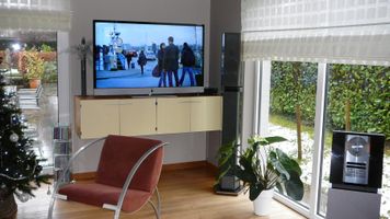 Loewe Connect ID 55DR+ met bestaande Bang & Olufsen Installatie gecombineerd. Werkt perfect.