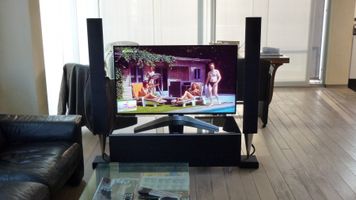 Panasonic 119 cm led tv, Spectral Scala meubel, B&O BeoLab 8000 speakers, B&O BeoLab 6000 rear speakers, Yamaha Avantage Home cinema set.