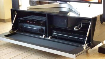 Idem voorgaande meubel open (front panel in textiel)