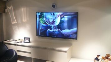 Panasonic 127 cm plasma tv, KEF HTS2005 luidsprekerset, Yamaha Home cinema set.