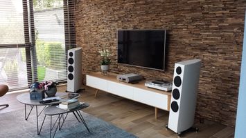 Top Hi-Fi set in mooi interieur Gato FM30, Gato DIA250NPM, Yamaha Vinyl-500, WireWorld bekabeling