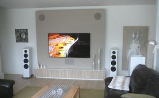 Klant zijn Cinema systeem opgewaardeerd met 4x Gato FM50 luidsprekers