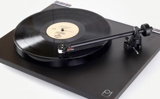 REGA P1 new Zwart mat  nu 429,-