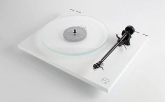 REGA P2 Wit  649,-  ook in Zwart of Rood